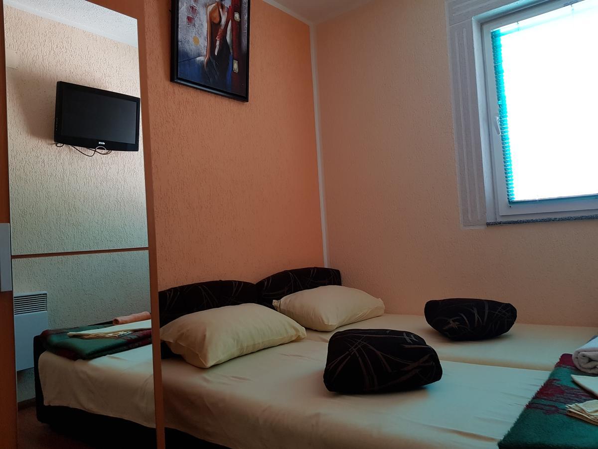 Pansion Basa Ustikolina Exterior foto