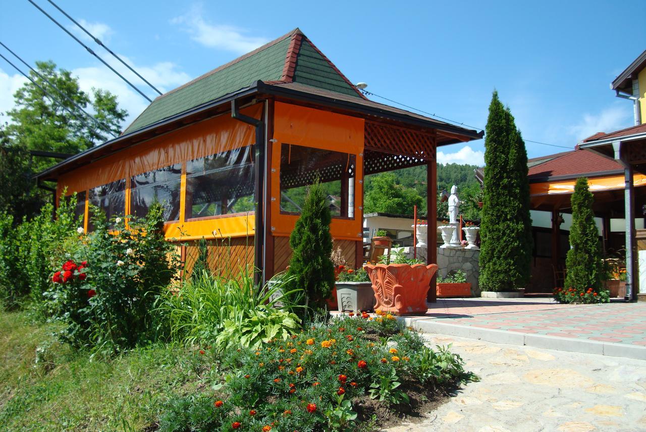 Pansion Basa Ustikolina Exterior foto