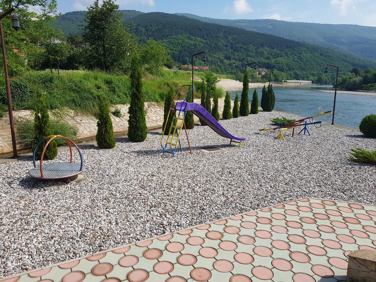 Pansion Basa Ustikolina Exterior foto