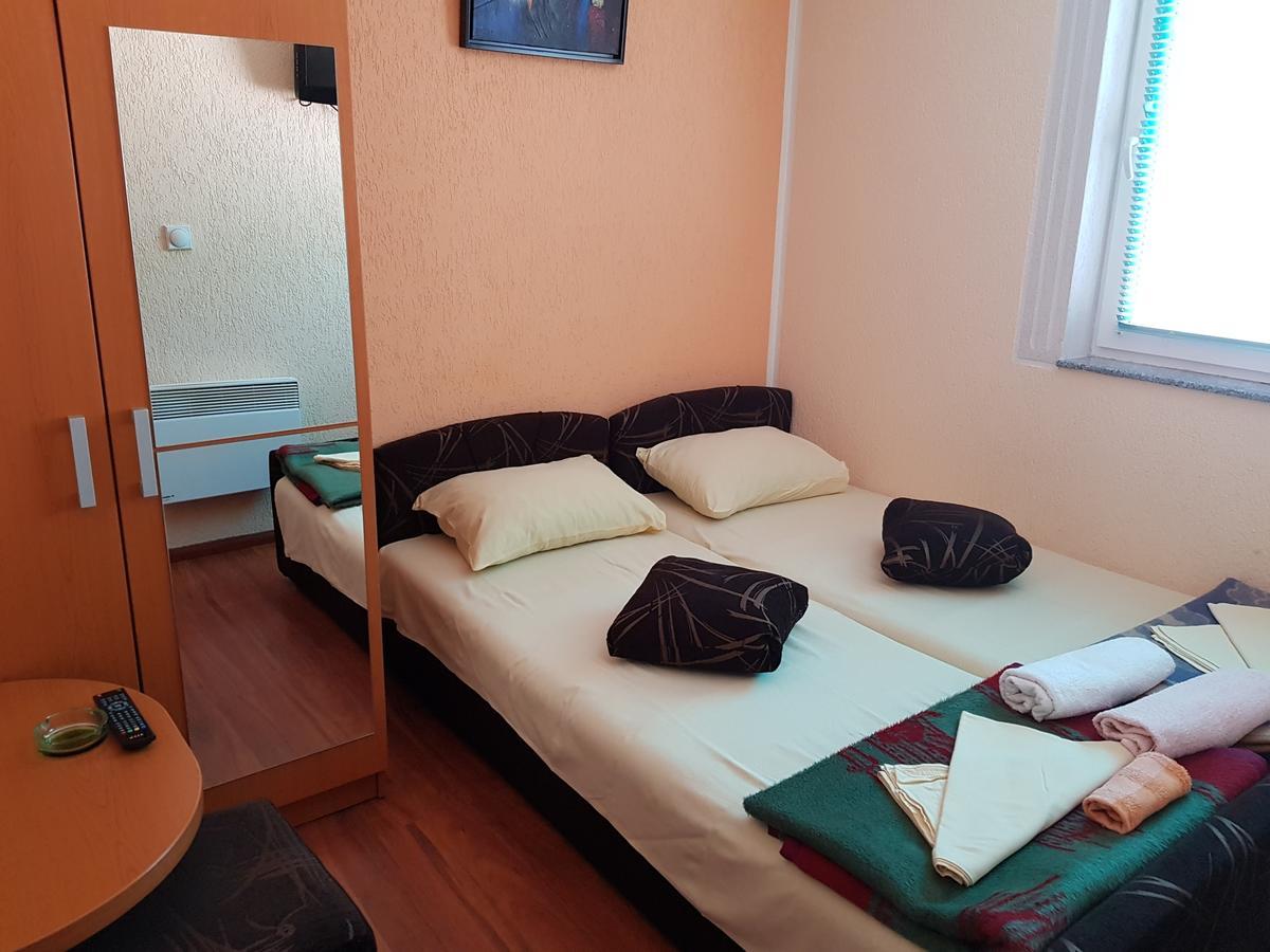 Pansion Basa Ustikolina Exterior foto