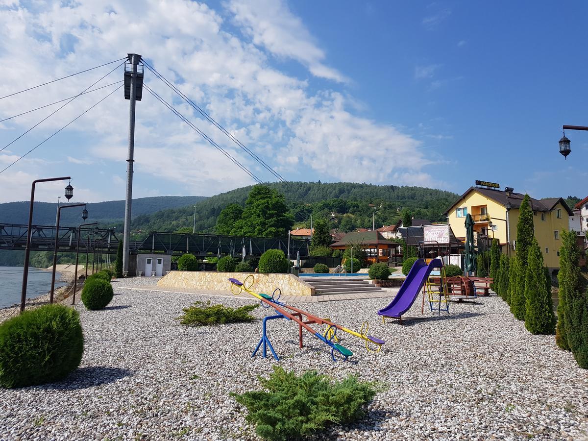 Pansion Basa Ustikolina Exterior foto